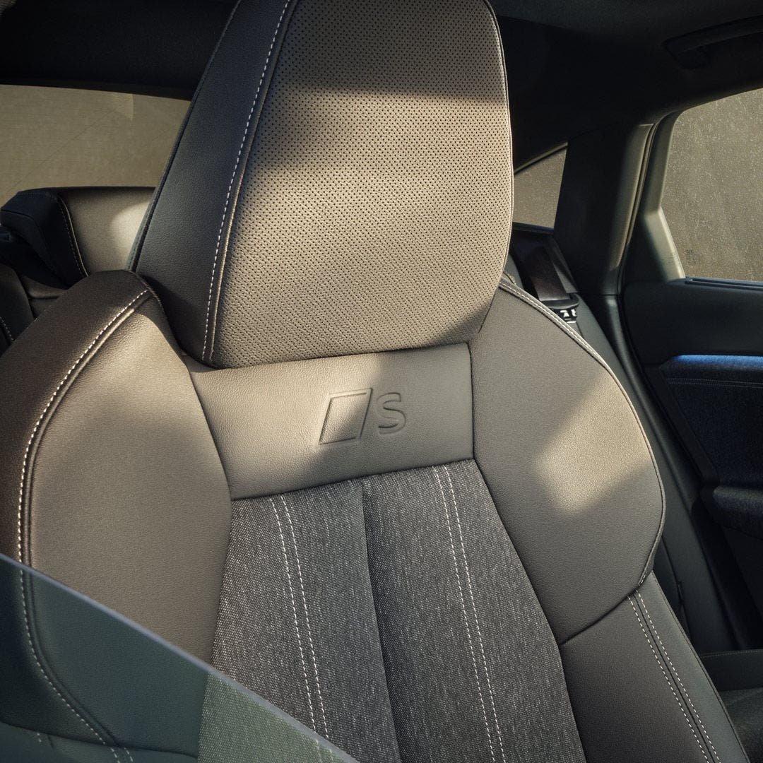 Audi Q6 Sportback e-tron panoramik cam tavan